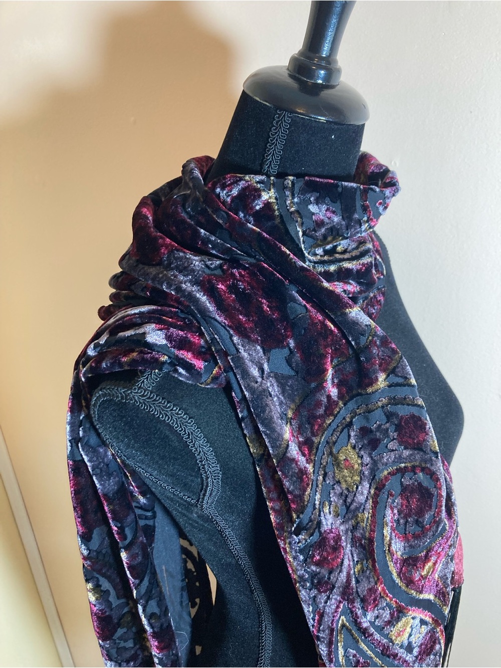Plush Velvet Floral Print Wrap Scarf in Burgundy and Black